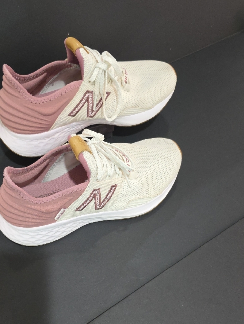 New Balance Fresh Foam ROAV Women's Cream & Pink Running Shoes Size 7.5 - Picture 4 of 11